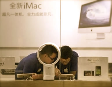 Faking Apple | Retail Conceptions