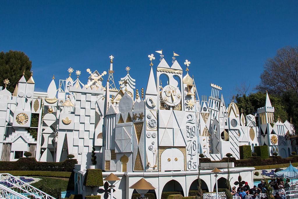 DESIGNING DISNEYLAND | BRAND PLACEMAKING AND INNOVATION