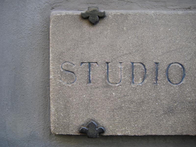 Handcrafted Wayfinding in the Era of AI: The Nuance of the Hand-Wrought