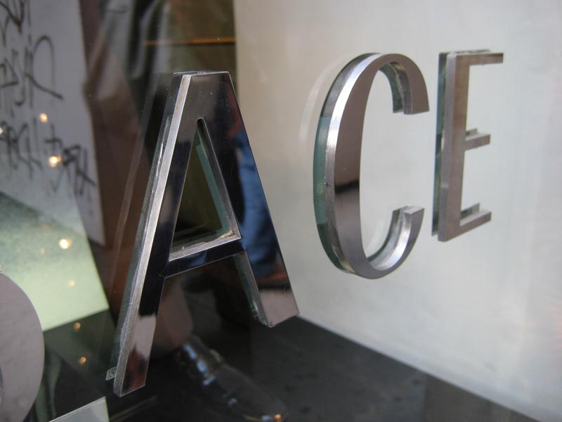 Handcrafted Wayfinding in the Era of AI: The Nuance of the Hand-Wrought